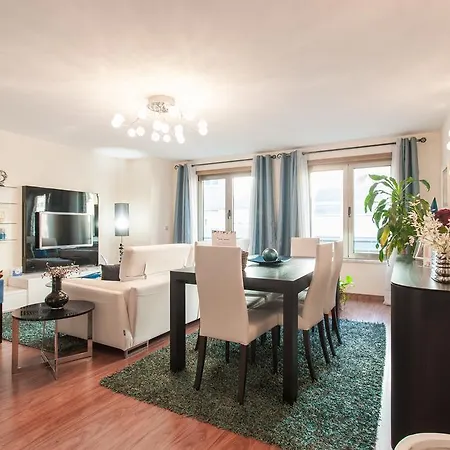 Feels Like Avenidas Novas Spacious Flat Apartman *