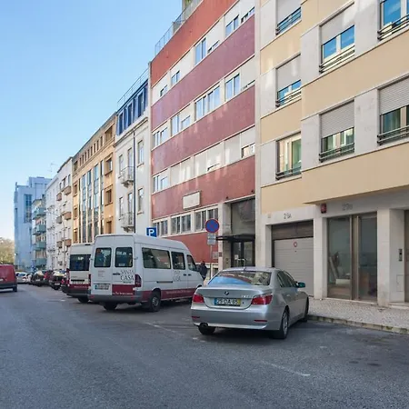 Feels Like Avenidas Novas Spacious Flat